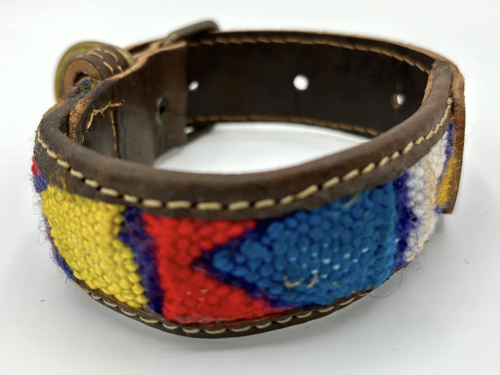 A smaller Arabian Nights collar showing the yellow, red and blue weave