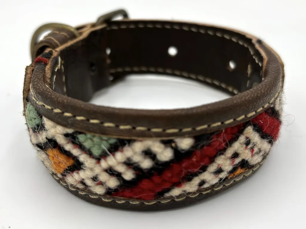 Small Berber Sands collar showing the zigzag weave up close
