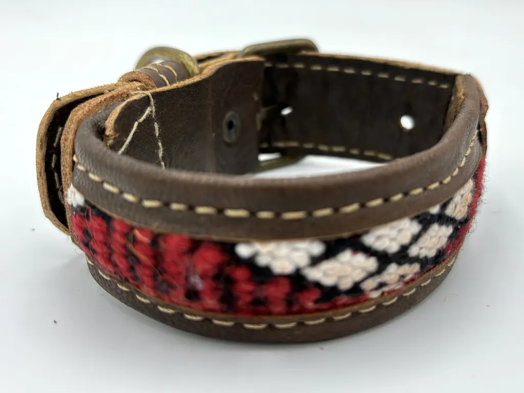 A smaller Desert Dunes collar showing the red and cream weave